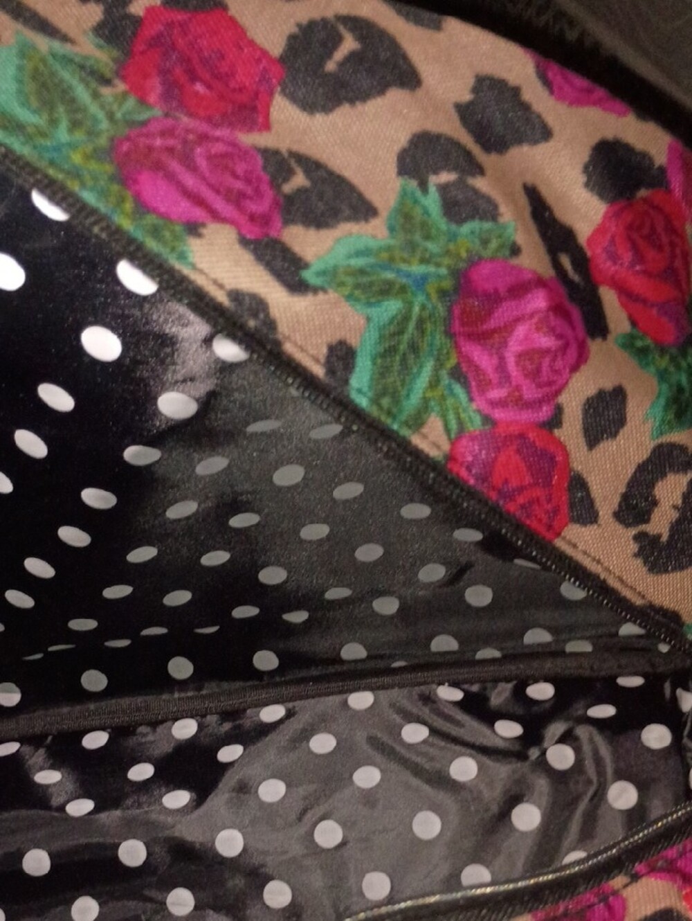 Betsey Johnson Leopard Rose Print Travel Bag in Pink, Green, Black - Picture 8 of 10